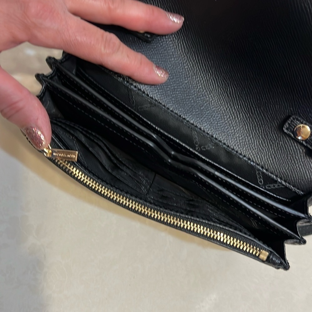 Michael Kors envelope crossbody bag. Black - Picture 8 of 8
